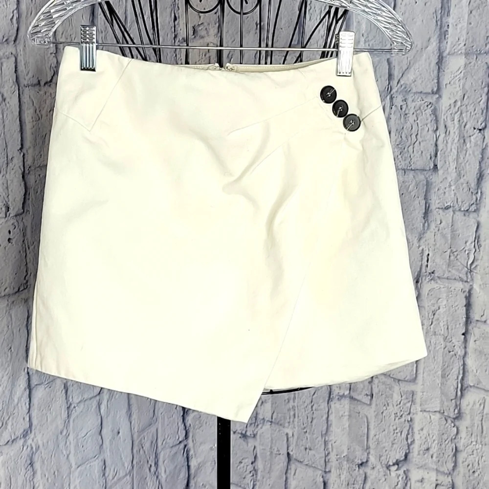 B ORIGINAL BY SHOEFLY‎ White Skirt Size Small